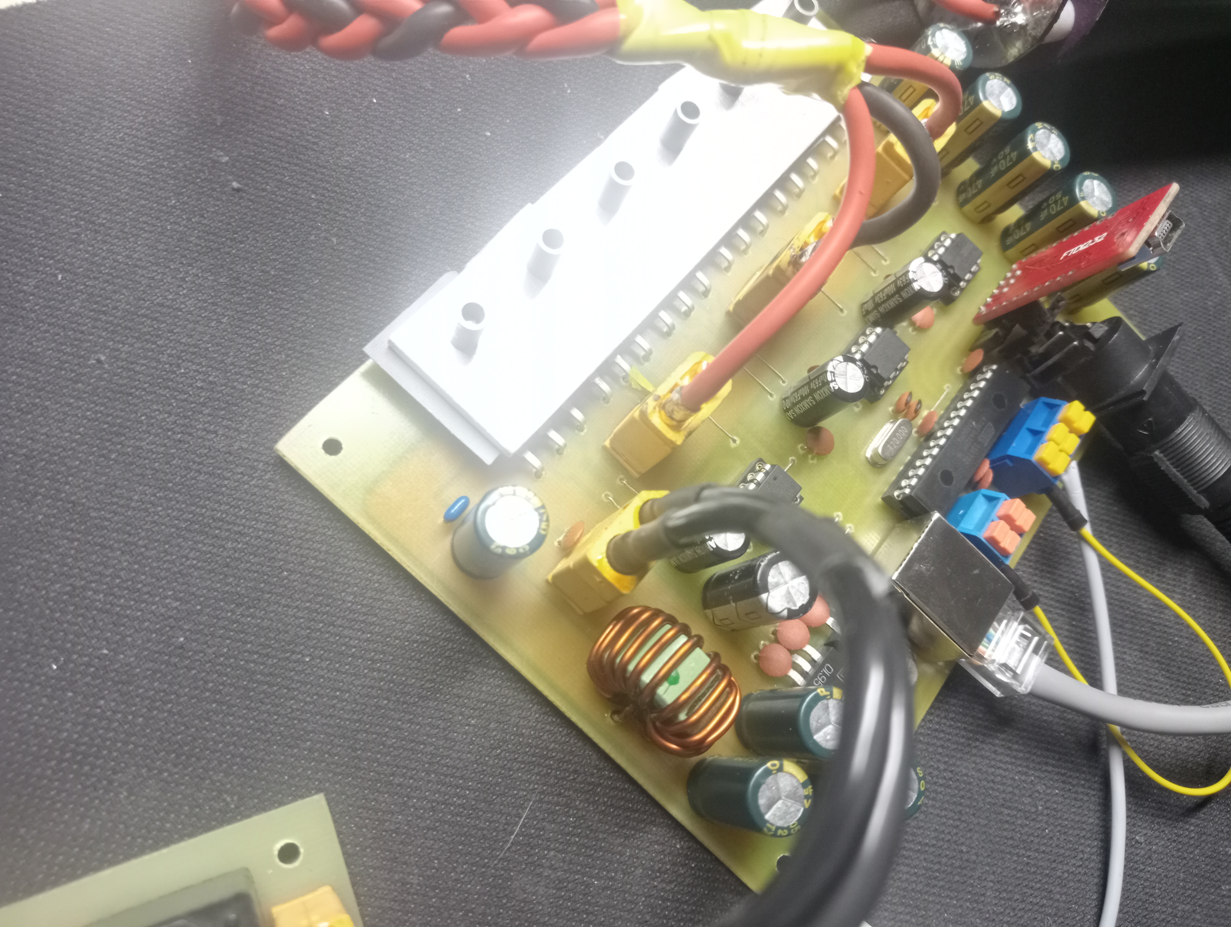 Motor-vezérlő megvalósítva.