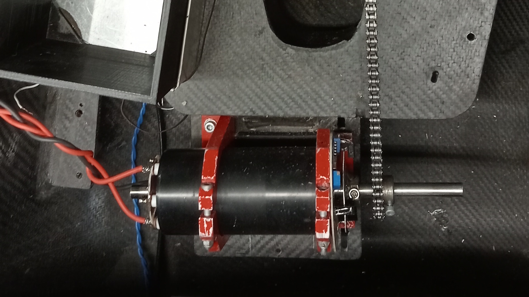 LMT3080 motor lerögzítve.